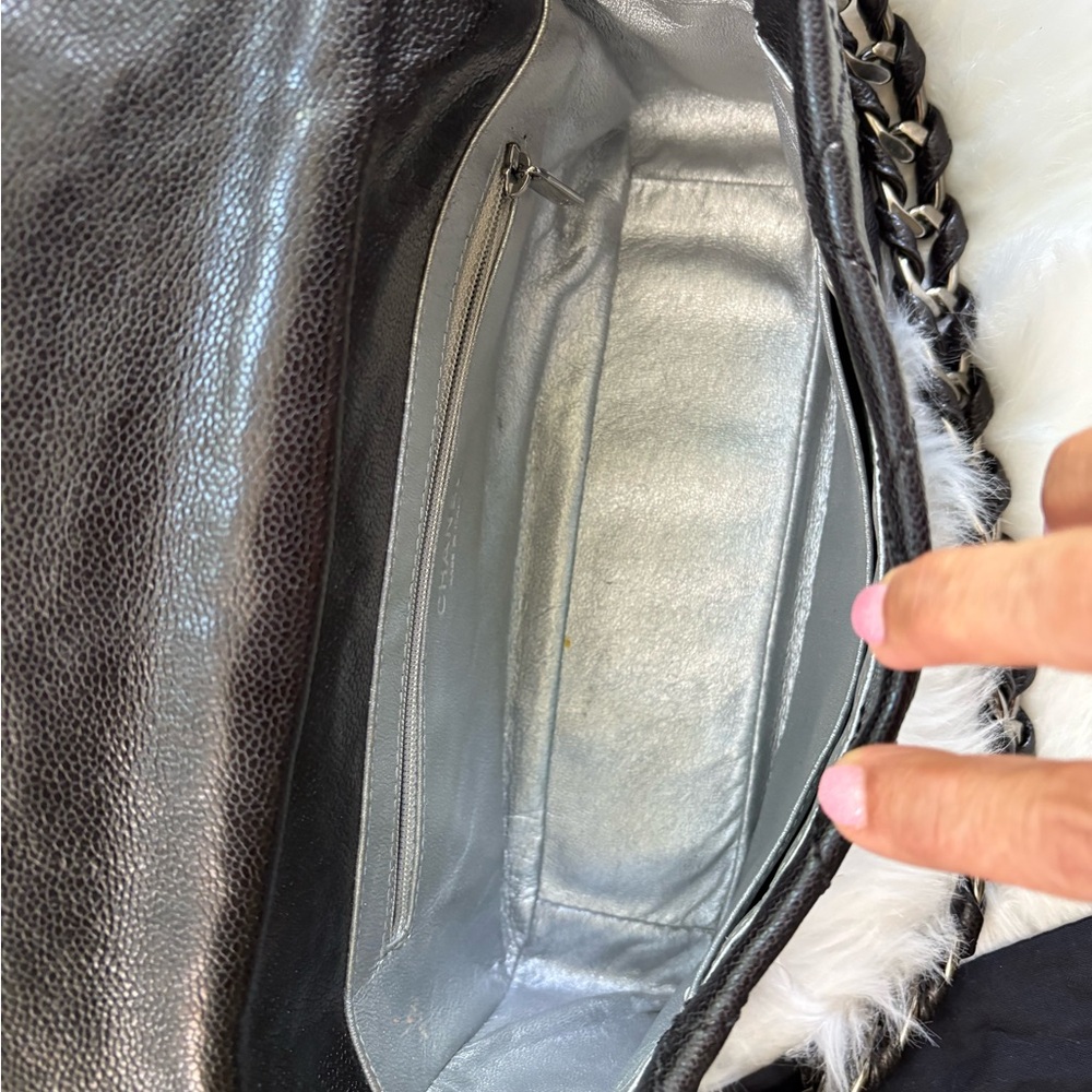 Chanel Black Quilted Leather Bag - Picture 4 of 10